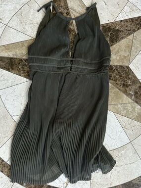 H&M Olive Green Pleated Sleeveless Midi Dress